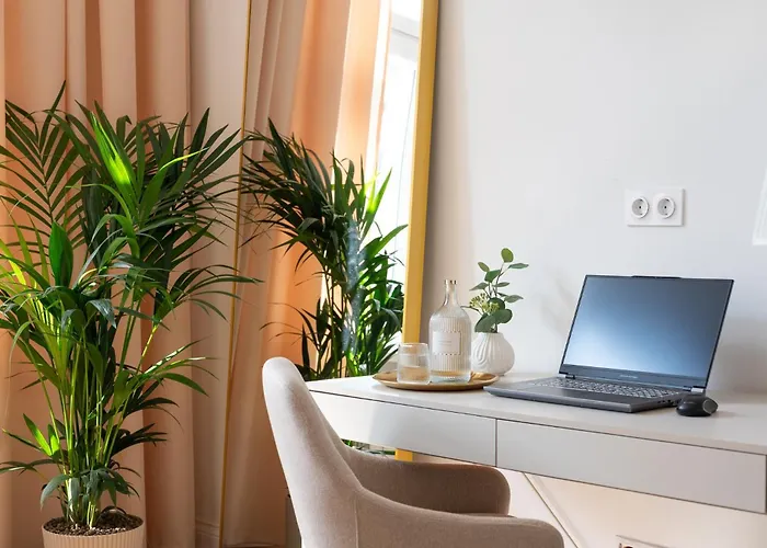 Discover Krakow Apartments - 3 Rakowicka St - Classic Apartments Near Main Station - Netflix
